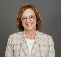 Lisa Holloway Headshot